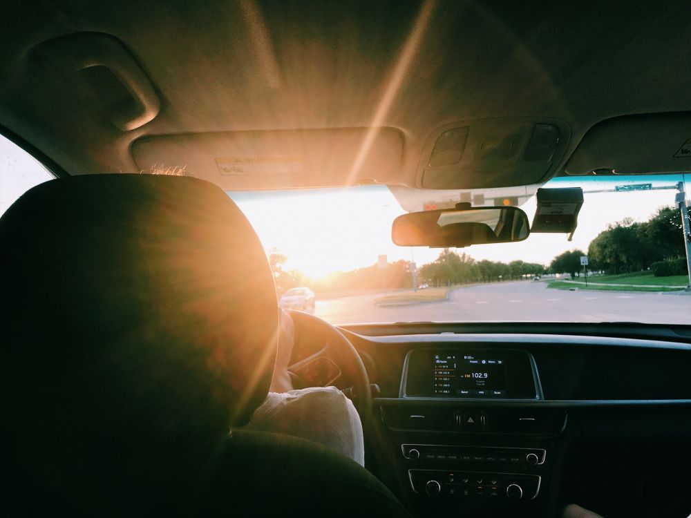 En intensivkurs körkort kan bidra till att du snabbare kan ge dig ut på vägarna i egen bil