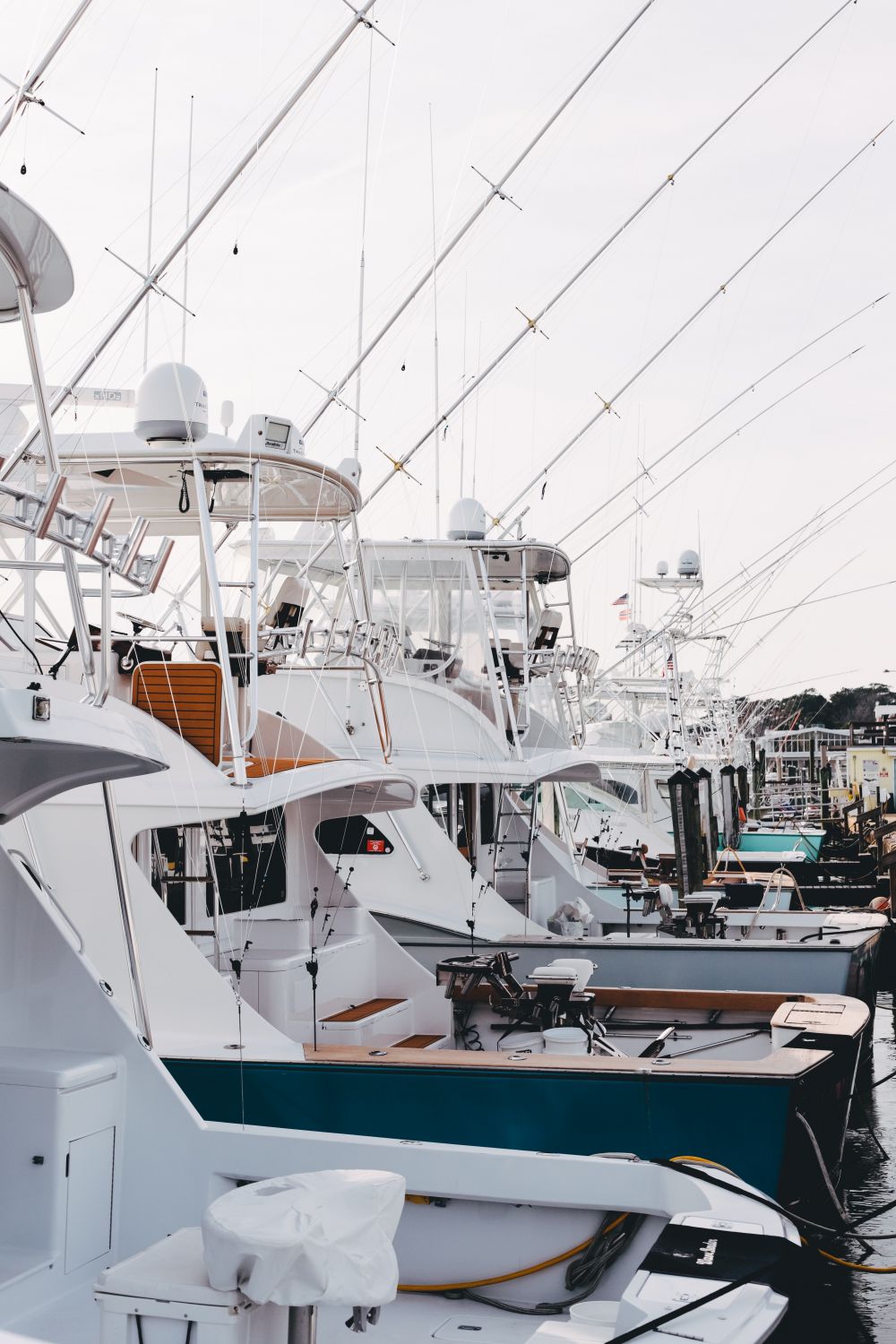 Vänd dig till båtförsäljare som ser till att båtar säljes till rätt köpare